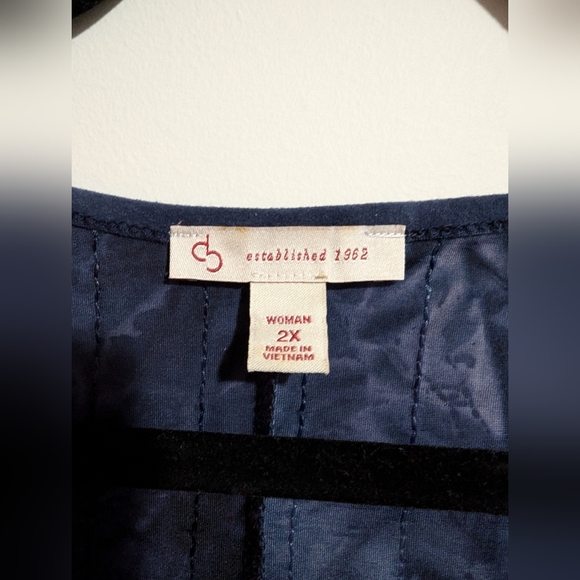 Dress Barn Sequined Tank shirt. Great for layering . V neck. Size 2X. Stretchy. - Picture 2 of 7